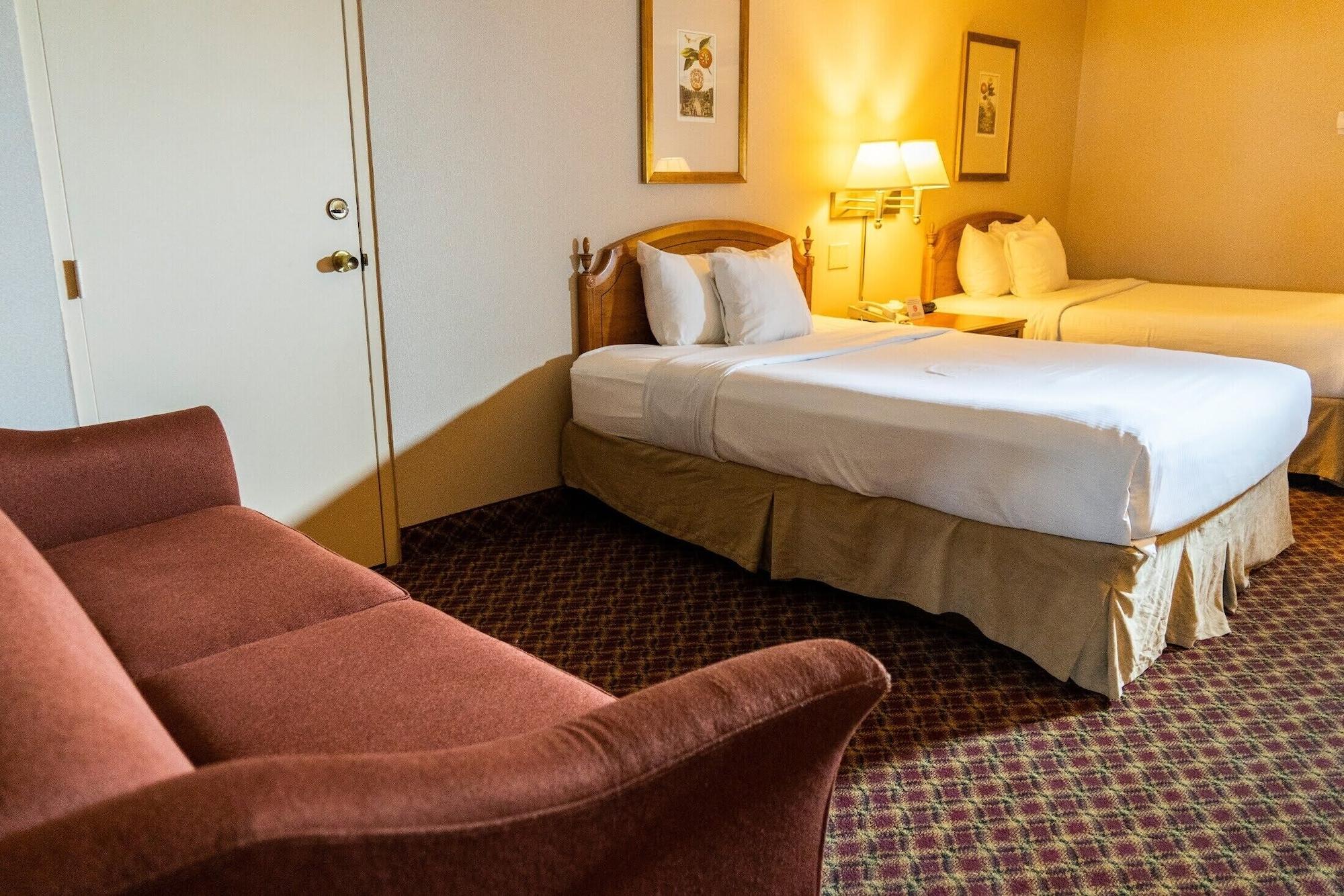 Ramada By Wyndham Topeka Downtown Hotel & Convention Center מראה חיצוני תמונה