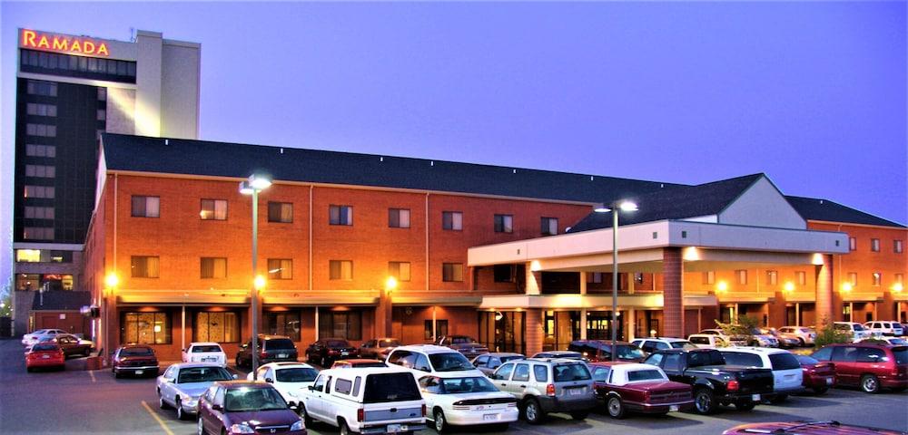 Ramada By Wyndham Topeka Downtown Hotel & Convention Center מראה חיצוני תמונה