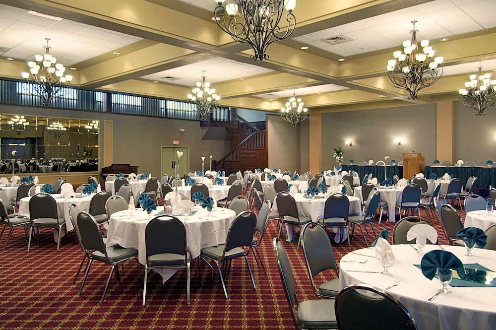 Ramada By Wyndham Topeka Downtown Hotel & Convention Center מראה חיצוני תמונה