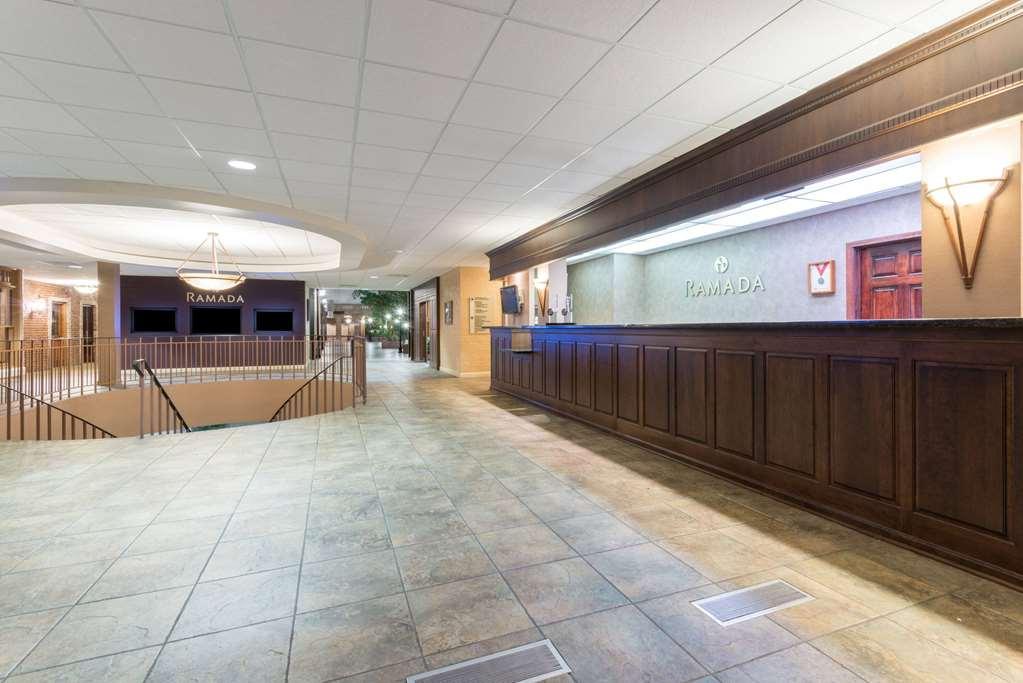 Ramada By Wyndham Topeka Downtown Hotel & Convention Center מראה פנימי תמונה