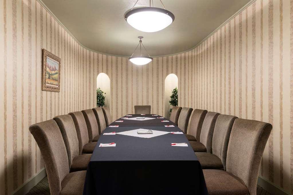 Ramada By Wyndham Topeka Downtown Hotel & Convention Center מתקנים תמונה