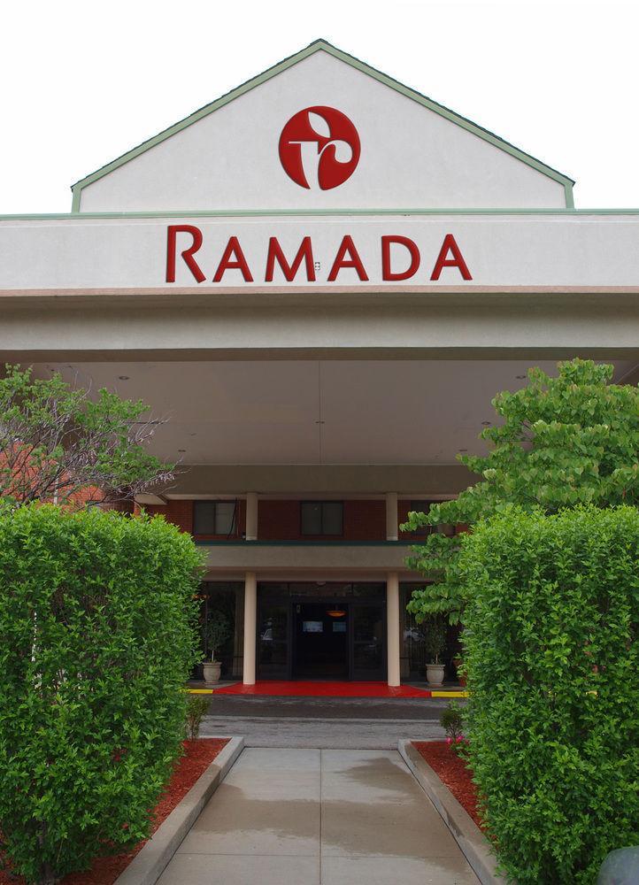 Ramada By Wyndham Topeka Downtown Hotel & Convention Center מראה חיצוני תמונה